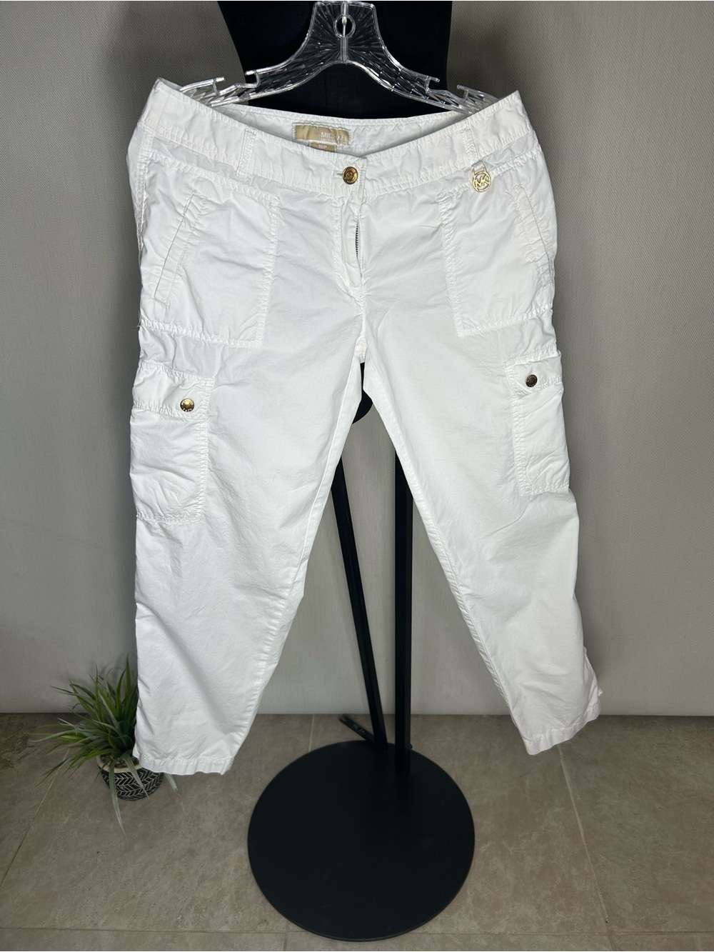 MICHAEL KORS Size 8 White Cargo Capri Pants with Gold Accent